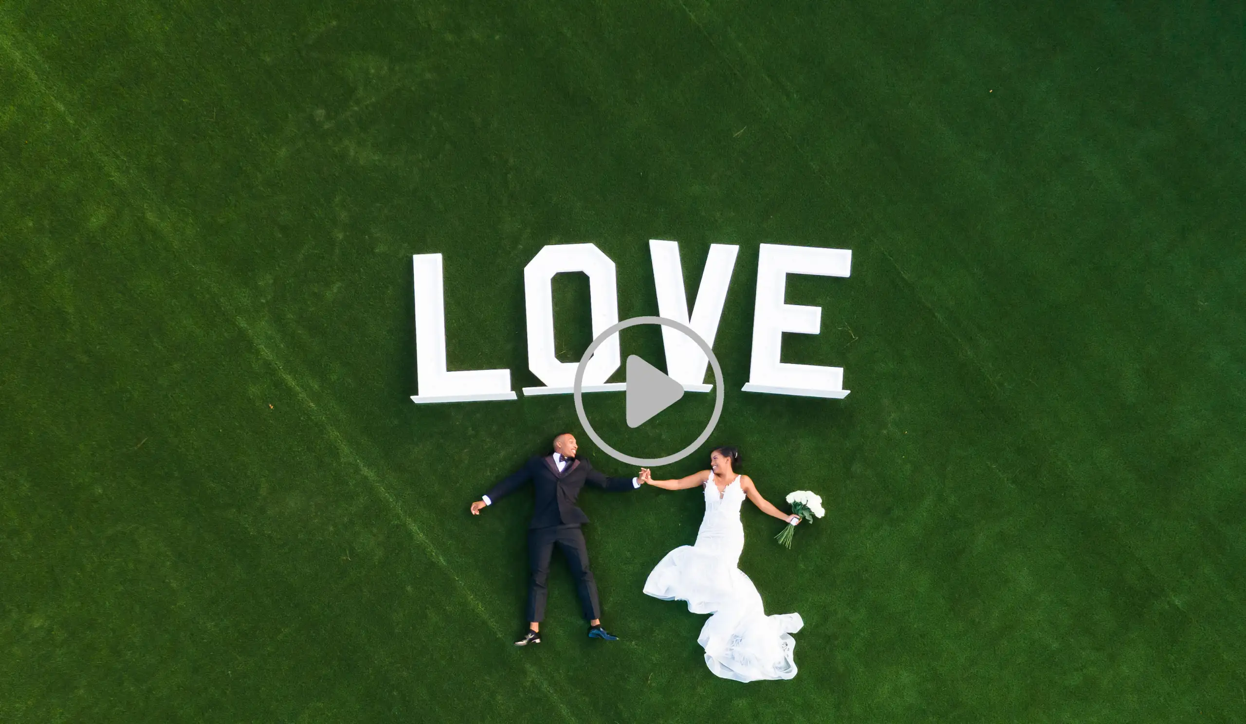 Wedding couple filmed by a bundled photo and video team